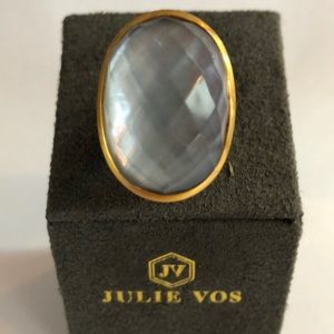 Julie Vos ring